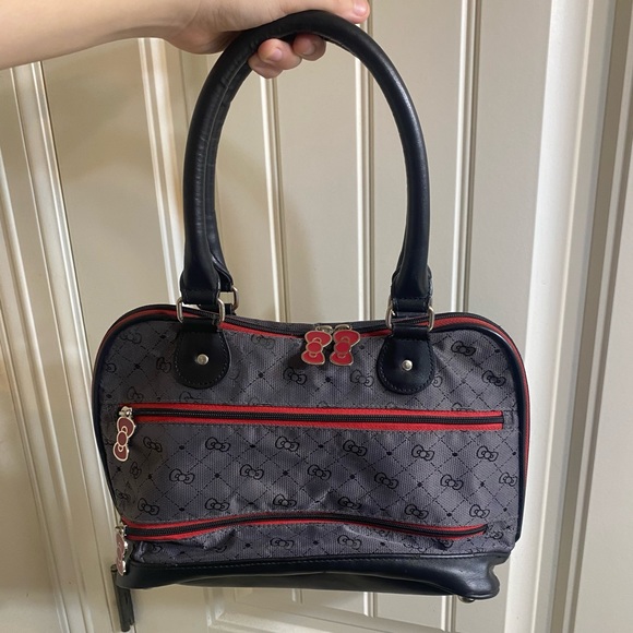 Hello Kitty Purse - Picture 4 of 12